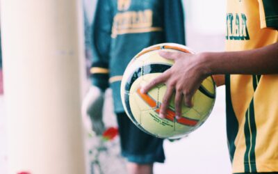 Sportowe inicjatywy charytatywne w regionie – gdy piłka nożna pomaga potrzebującym